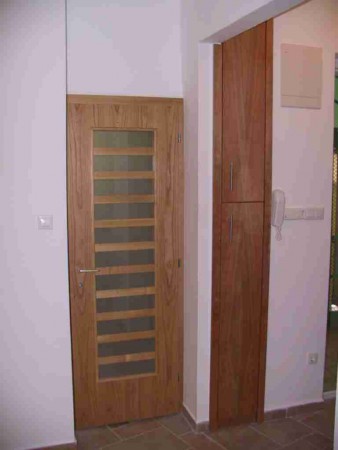 beépített_beltéri_furnározott_ajtó_egyedi_tervezés_gyártás